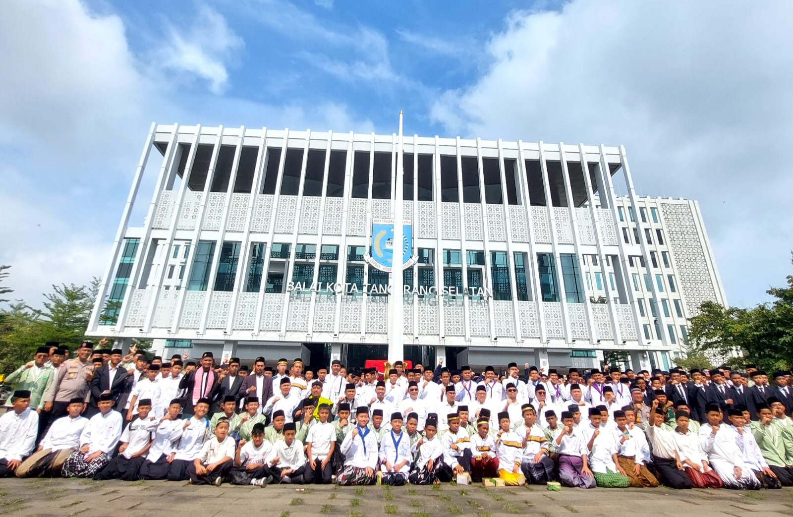 Ribuan Santri Padati Puspemkot Tangsel, Pilar: Santri Jadi Pondasi dan Aset Bangsa